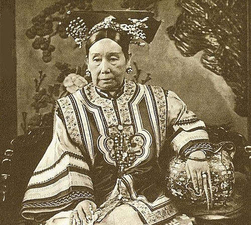 慈禧過年連丫頭太監(jiān)也得送禮