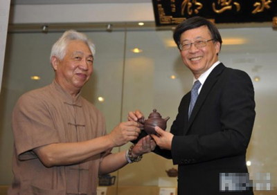 臺灣博物館獲贈宜興紫砂大師作品