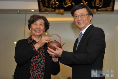 臺灣博物館獲贈宜興紫砂大師作品