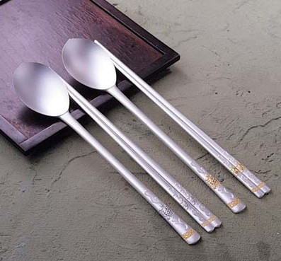 純銀餐具：消費者的健康衛(wèi)士