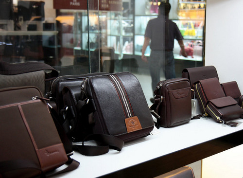 白溝箱包多形式對(duì)外貿(mào)易漸顯成效