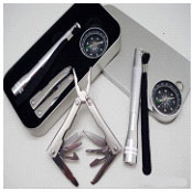 多功能不銹鋼戶外運動商務套裝刀 鉗 電筒 指南針