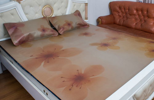 今夏家紡禮品市場(chǎng)彩繪牛皮席熱銷(xiāo)