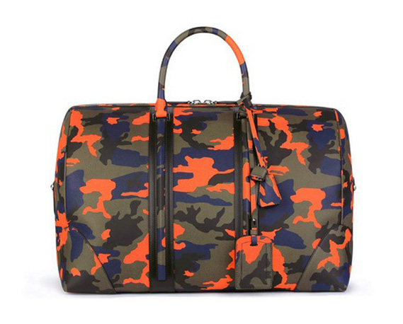 紀(jì)梵希推多款LC系列包袋