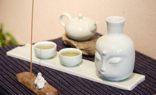 定制瓷器更能彰顯佳節特色