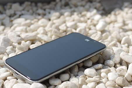 中興通訊發(fā)布旗艦機型Grand S II