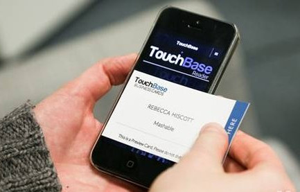 智能名片貼近手機即可讀取內容