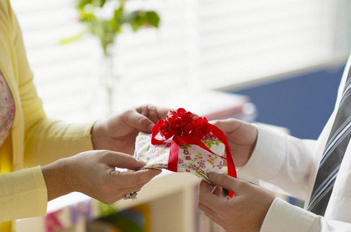 如何創造送禮的時機