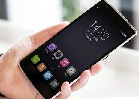 首批開(kāi)賣一加手機(jī)均為白色版本