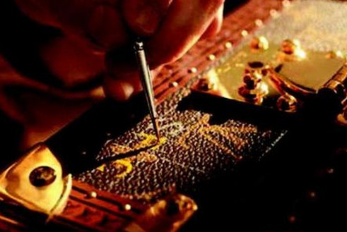 奢侈品官方網(wǎng)購離我們還有多遠？