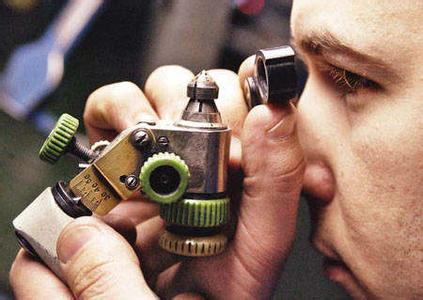 奢侈品鑒定師走俏國內市場