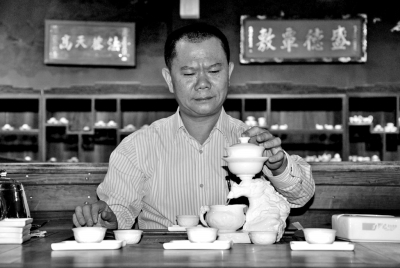 卓越陶瓷顏寶敬：“九龍盛世”締造品牌奇跡