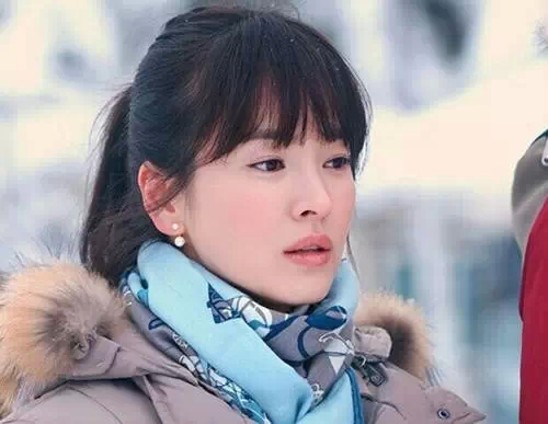 太平輪駛過，看喬妹如何巧搭絲巾成焦點！