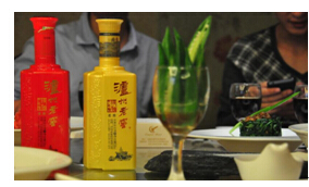 婚禮竟然辦到機(jī)場(chǎng)了？！地球再也阻止不了這對(duì)神一樣的夫妻……